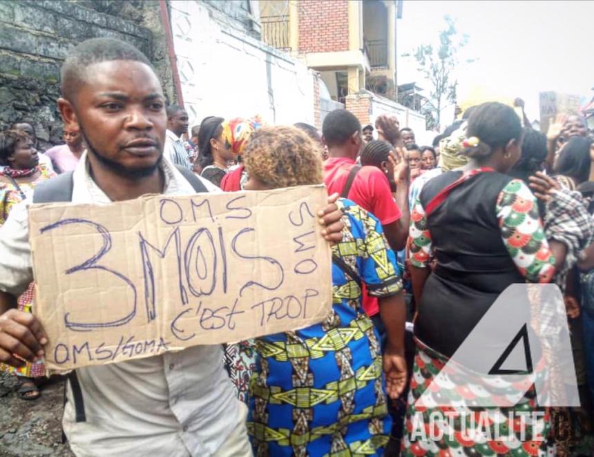 Les relais communautaires manifestent devant le bureau de l'OMS à Goma pour réclamer trois mois d'arriérés 