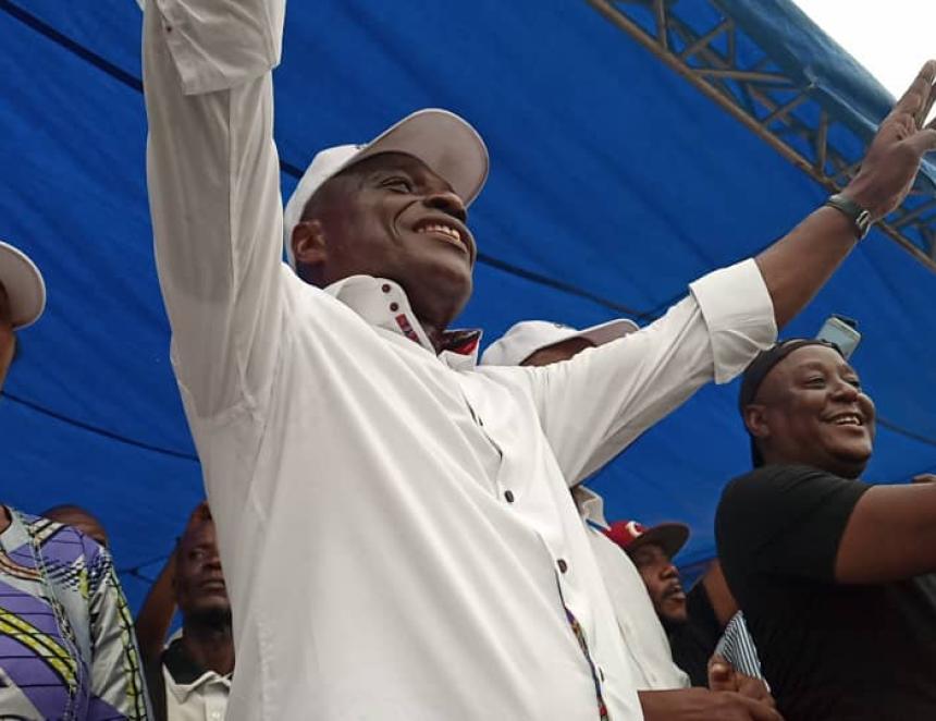 Martin Fayulu  à Sainte Thérèse  / Ph. Christine Tshibuyi 
