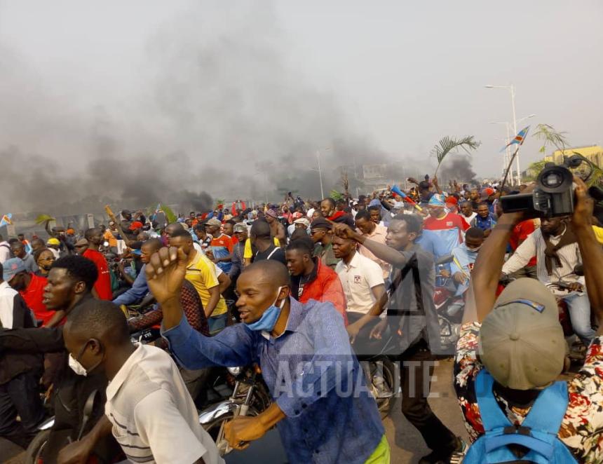 Les militants de l'UDPS aux alentours du palais du peuple. Ph. Berith Yakitenge ACTUALITE.CD