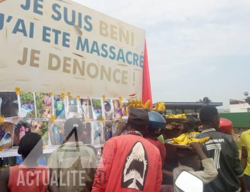 L'exposition des images des personnes assassinés par les ADF à BENI. PH. YASSIN KOMBI/ ACTUALITE.CD