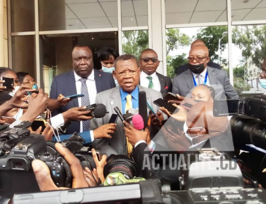 Lambert Mende après consultations avec le PM/Ph ACTUALITE.CD