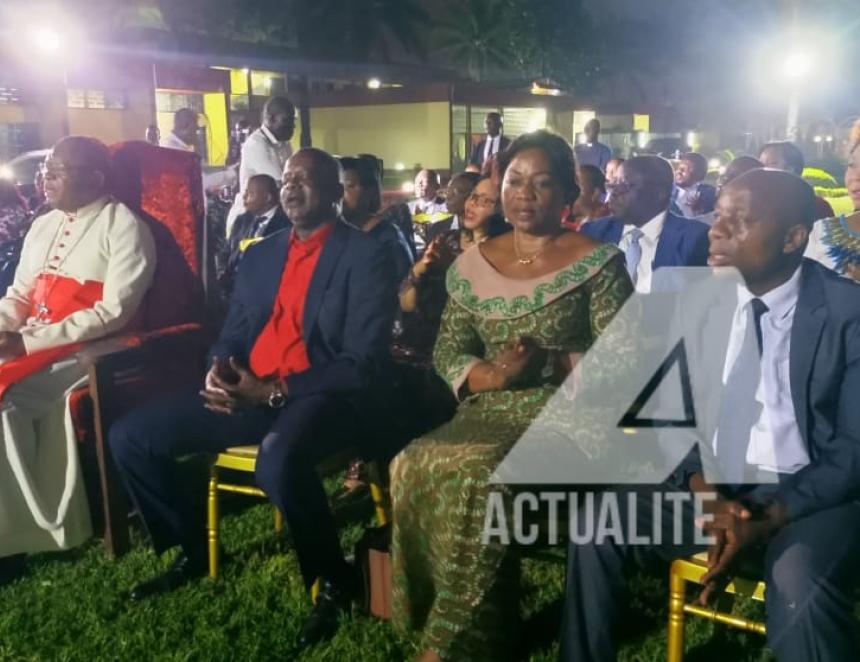 la soirée de présentation de la chanson "Karibu pape"