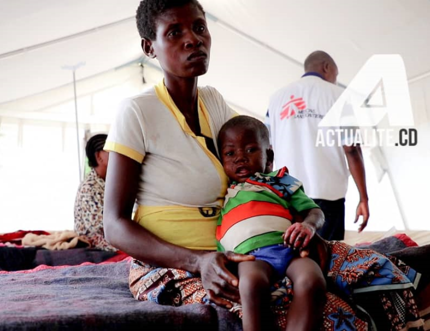 MSF prend en charge les enfants touchés par l'épidémie de la rougeole à Mulumba