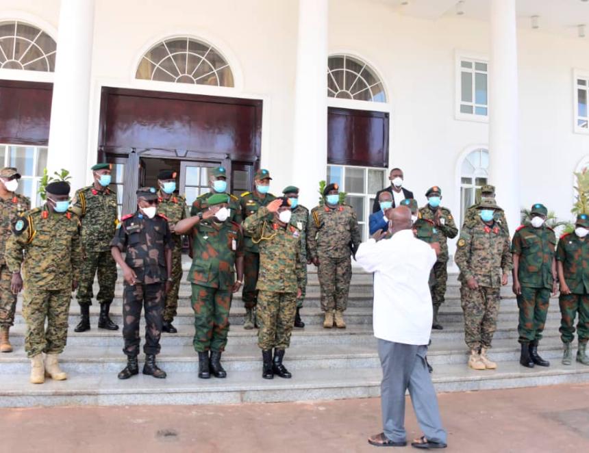 Le président Yoweri Museveni en marge de la réunion avec les commandants de l'UPDF et des FARDC