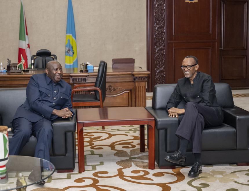 Paul Kagame et Evariste Ndayishimiye