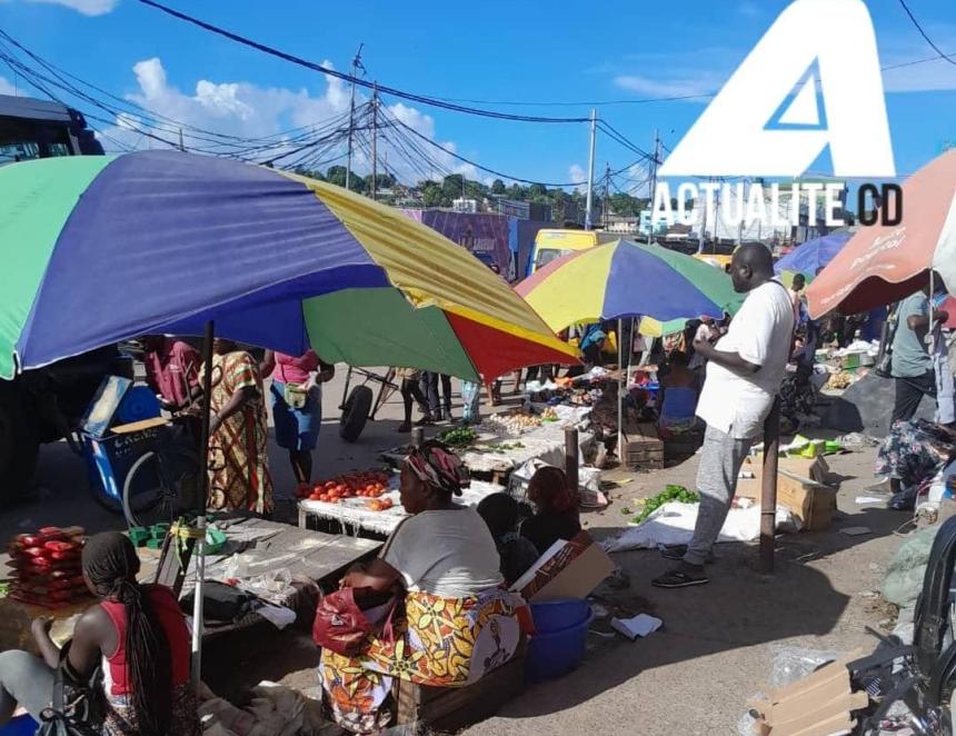 Des vendeuses dans un marché à Kinshasa