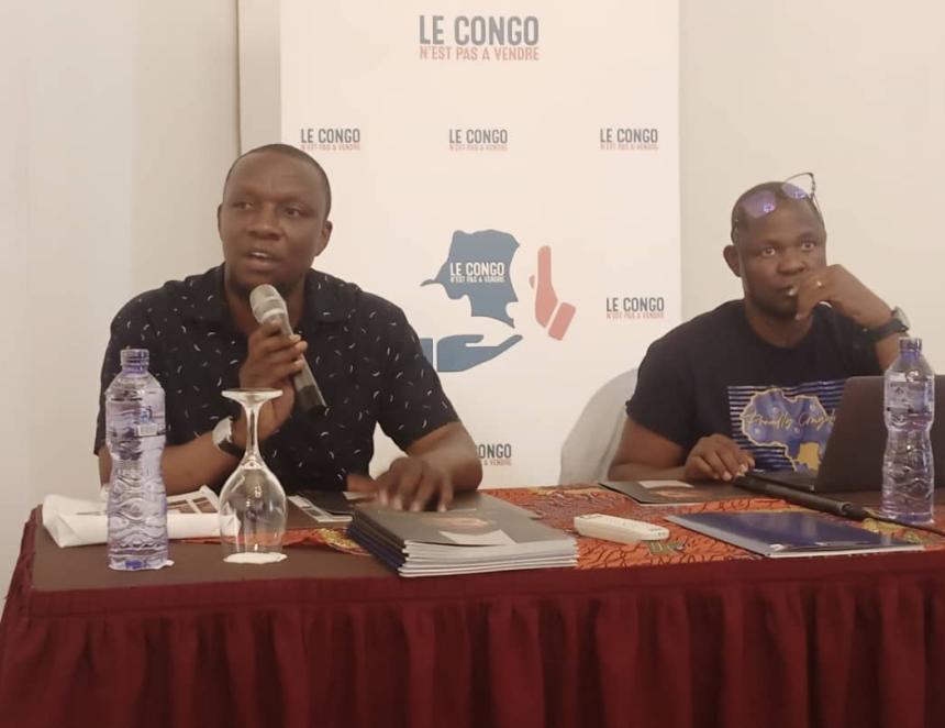 De  gauche à droite : le coordonnateur, Dirk Shaka et le porte-parole, Jean-Claude Mputu de CNPAV