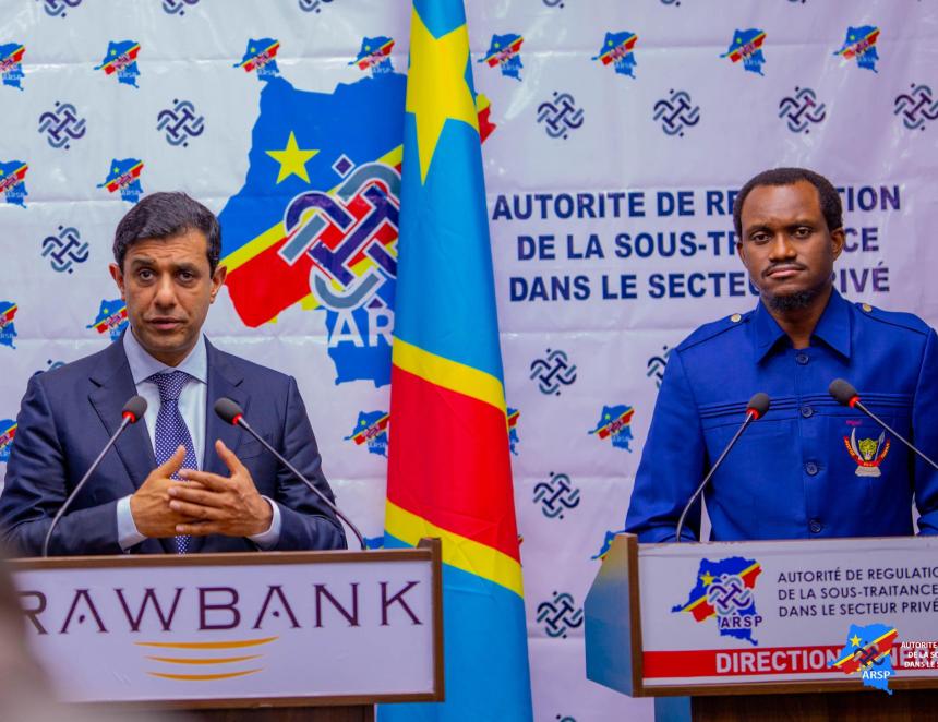 Le CEO de la RawBank, Mustafa Rawji et le DG de l'ARSP, Miguel Kashal 
