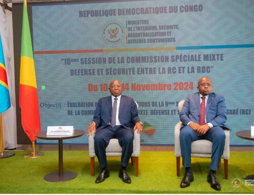 De gauche à droite : Jacquemain Shabani, VPM de l'intérieur et sécurité de la RDC et Zéphyrin Mboulou, ministre de l'intérieur de la République du Congo