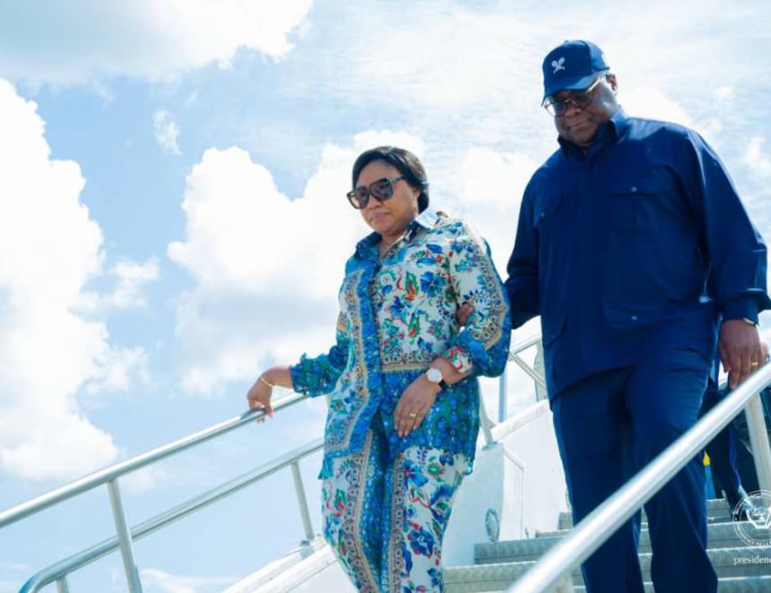 Félix Tshisekedi, accompagné de son épouse, à la descente de l'avion à Kananga 