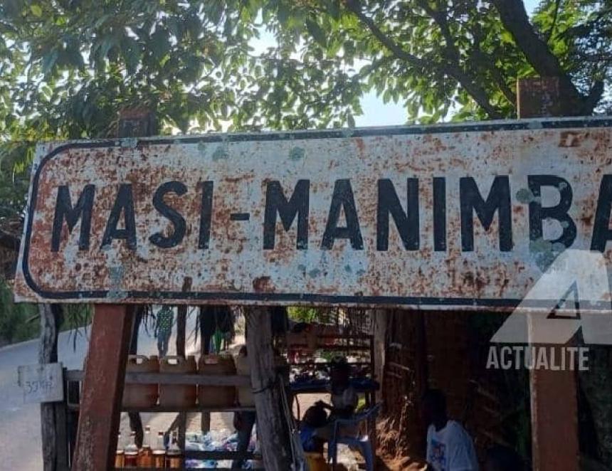 Un panneau d'indication à Masi-Manimba