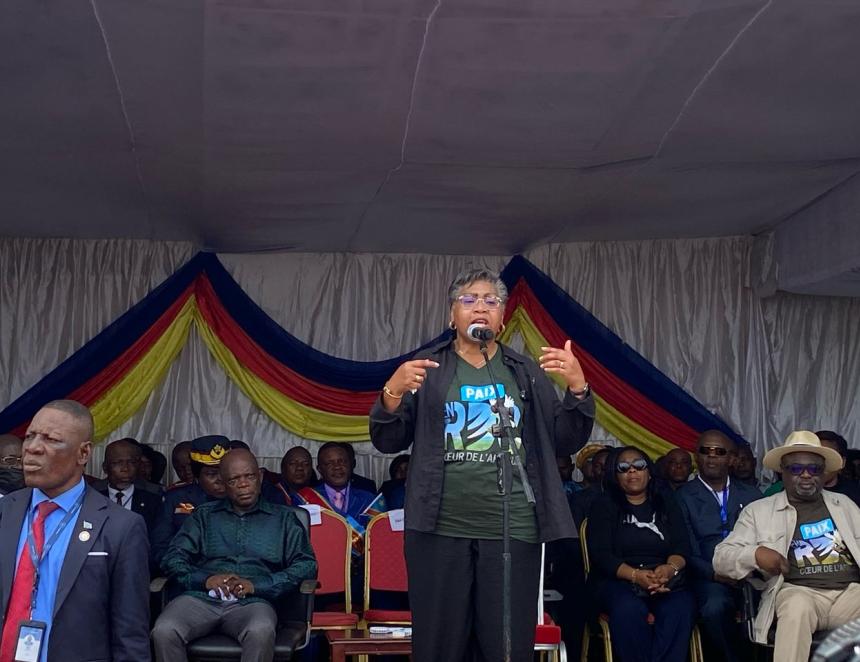 Judith Suminwa, Première ministre de la RDC, s'adressant à la population de Bandundu ville 