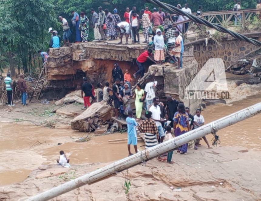 Rivière Lukaya entre N'sele et Mont-Ngafula