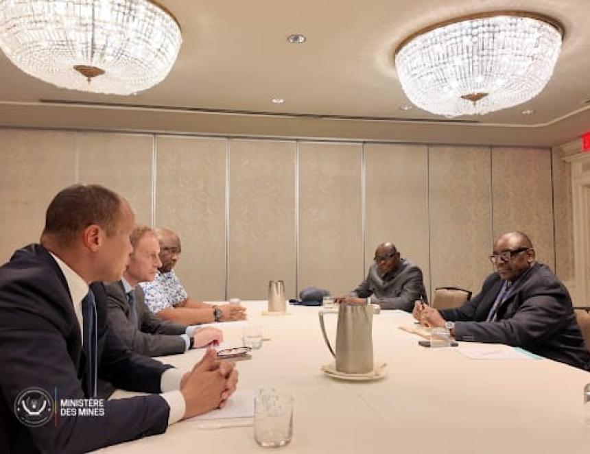 Le ministre des Mines, Louis Watum Kabamba, lors d'une réunion