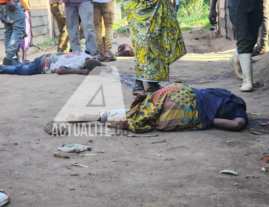 Des corps des victimes après l'attaque des ADF à Ngadi