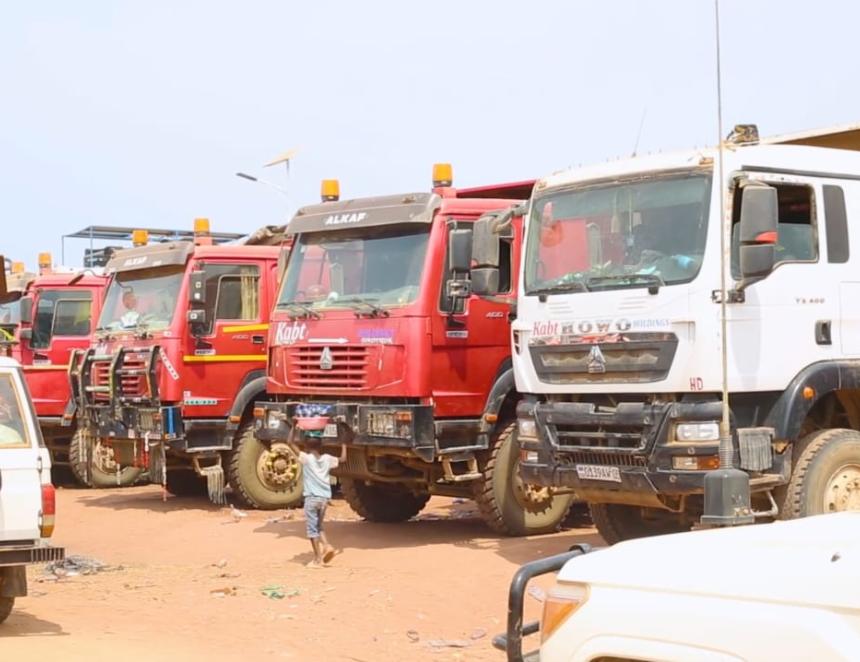 Des camions dans un terminal au Tanganyika