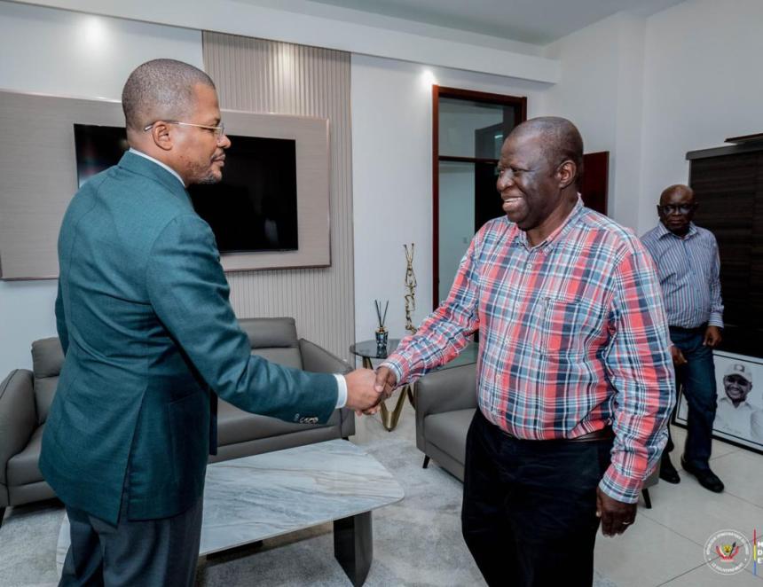 Didier Budimbu, ministre des sports, et Fréderic Kitengié, SG du TP Mazembe, lors d'une rencontre en novembre 2024 