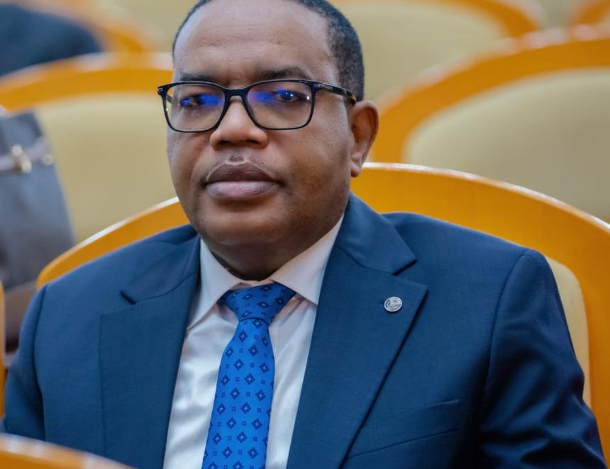 Le député Théo Ngwabidje Kasi 