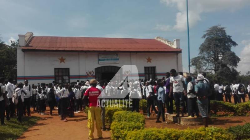 Manifestations des élèves à la mairie de Beni pour protester contre l'insécurité Manifestations des élèves à la mairie de Beni pour protester contre l'insécurité