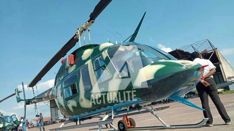 Un hélicoptère mis à la disposition de la CENI/Photo Christine Tshibuyi Un hélicoptère mis à la disposition de la CENI/Photo Christine Tshibuyi