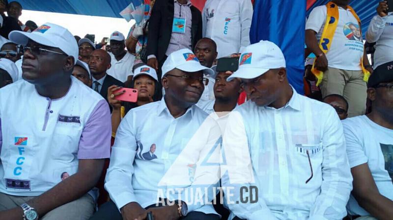 Minaku, Néhémie et Shadary au meeting du FCC au stade Père Raphael / Ph. Christine Tshibuyi Minaku, Néhémie et Shadary au meeting du FCC au stade Père Raphael / Ph. Christine Tshibuyi