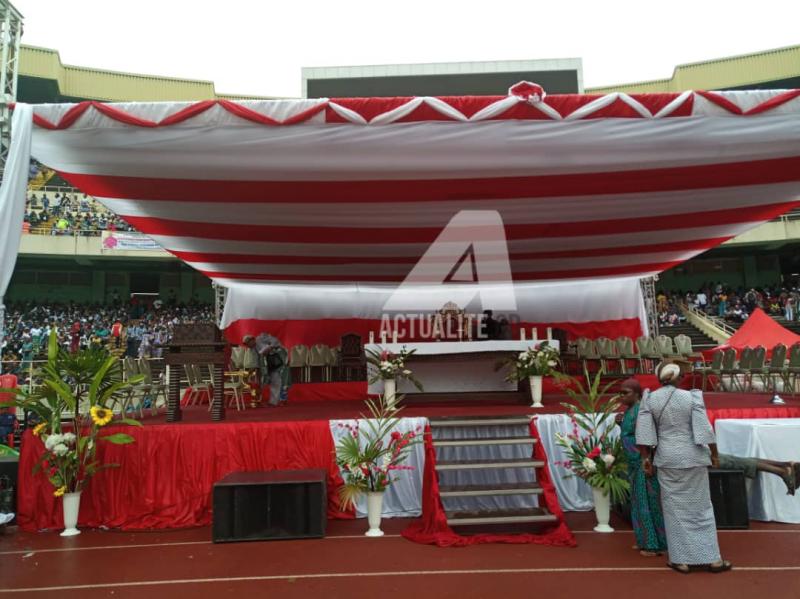 Chaire dressée au Stade des martyrs Chaire dressée au Stade des martyrs