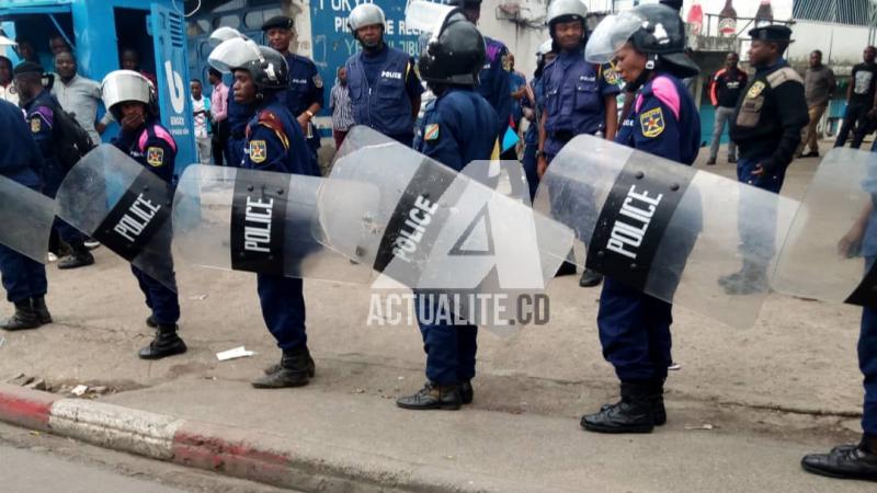 La Police face aux manifestants (Photo d'illustration ACTUALITE.CD) La Police face aux manifestants (Photo d'illustration ACTUALITE.CD)