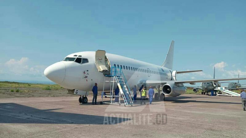 Un des avions mis à la disposition de la CENI par le gouvernement pour le déploiement des kits électoraux