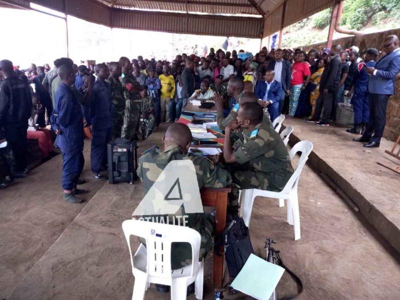 Deux policiers en comparution au tribunal militaire à la place de l'indépendance, à Bukavu/Ph. Justin Mwamba Deux policiers en comparution au tribunal militaire à la place de l'indépendance, à Bukavu/Ph. Justin Mwamba