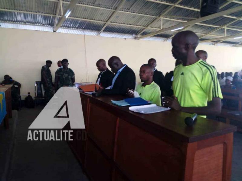 L'ancien chef de guerre Cheka et ses co accusés à la barre au tribunal militaire du Nord-Kivu L'ancien chef de guerre Cheka et ses co accusés à la barre au tribunal militaire du Nord-Kivu