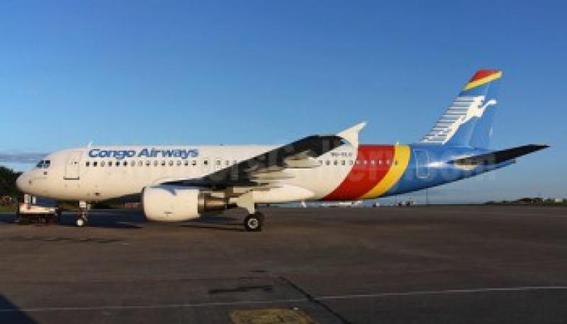 Vue de l'extérieur d'un avion du Congo Airways Vue de l'extérieur d'un avion du Congo Airways