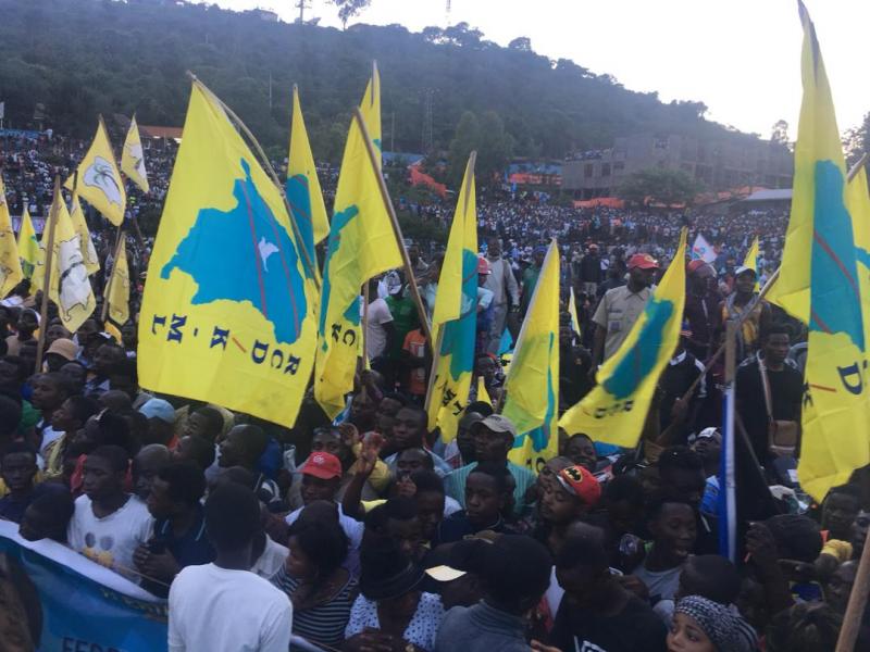 Les militants de l'opposition attendent Martin Fayulu au terrain Afya de Goma Les militants de l'opposition attendent Martin Fayulu au terrain Afya de Goma