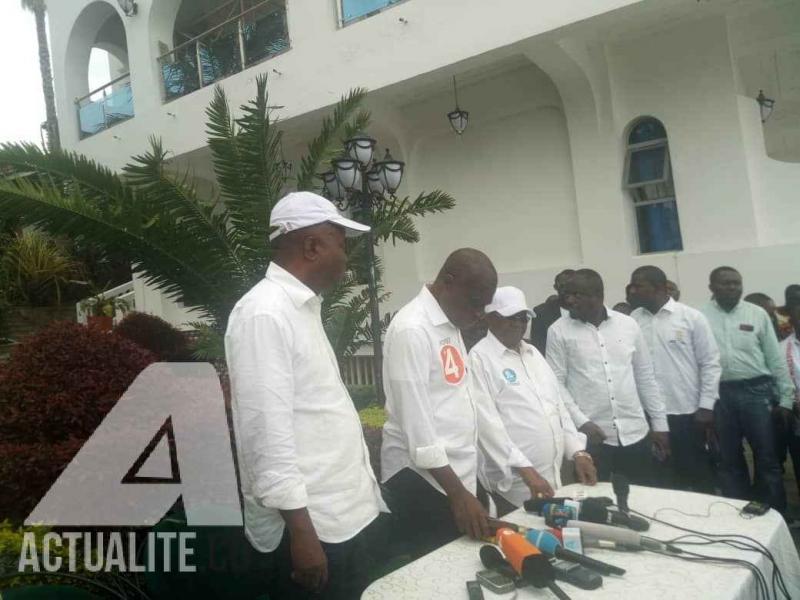 De gauche à droite : Adolphe Muzito, Martin Fayulu, Kyungu Wa Ku Mwanza et Muhindo Nzangi en conférence de presse à Goma De gauche à droite : Adolphe Muzito, Martin Fayulu, Kyungu Wa Ku Mwanza et Muhindo Nzangi en conférence de presse à Goma