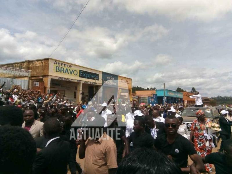 Les militants de l'opposition en meeting de Martin Fayulu au rond-point VGH à Butembo Les militants de l'opposition en meeting de Martin Fayulu au rond-point VGH à Butembo