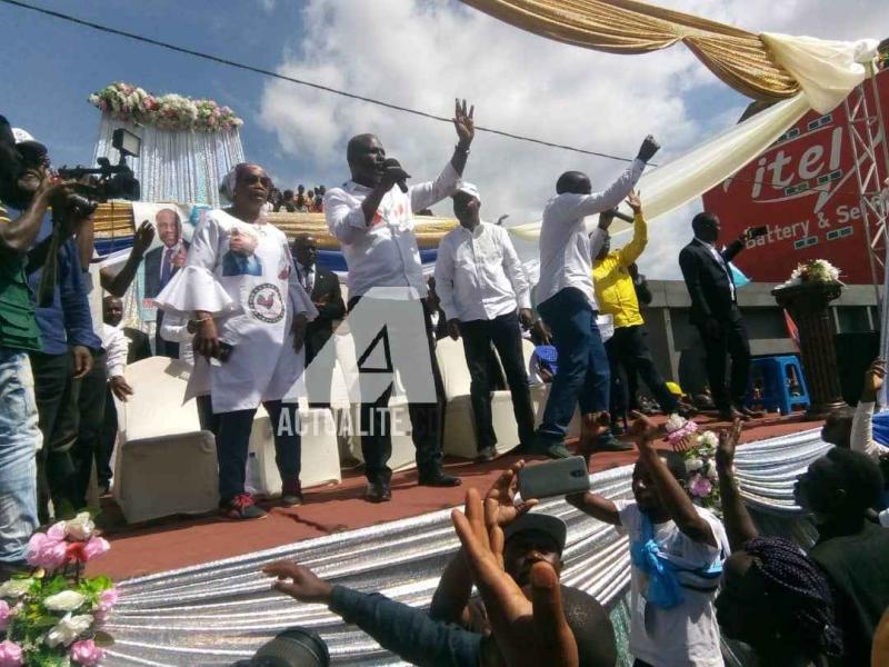 Martin Fayulu en meeting au rond-point VGH à Butembo Martin Fayulu en meeting au rond-point VGH à Butembo