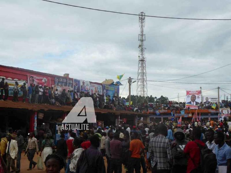 Les militants de l'opposition rassemblés à la place VGH à Butembo pour accueillir Martin Fayulu, candidat président de la république Les militants de l'opposition rassemblés à la place VGH à Butembo pour accueillir Martin Fayulu, candidat président de la république