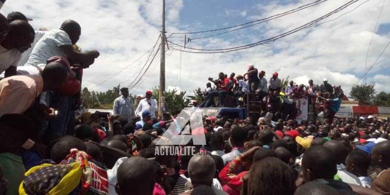 Une foule immense ovationne Vital Kamerhe et Félix Tshisekedi à Katana Une foule immense ovationne Vital Kamerhe et Félix Tshisekedi à Katana