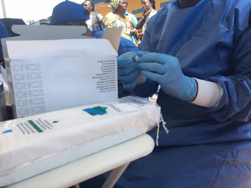 Un agent de santé dans un laboratoire de l'Institut National de Recherche Biomédicale à Kinshasa/Ph ACTUALITE.CD Un agent de santé dans un laboratoire de l'Institut National de Recherche Biomédicale à Kinshasa/Ph ACTUALITE.CD