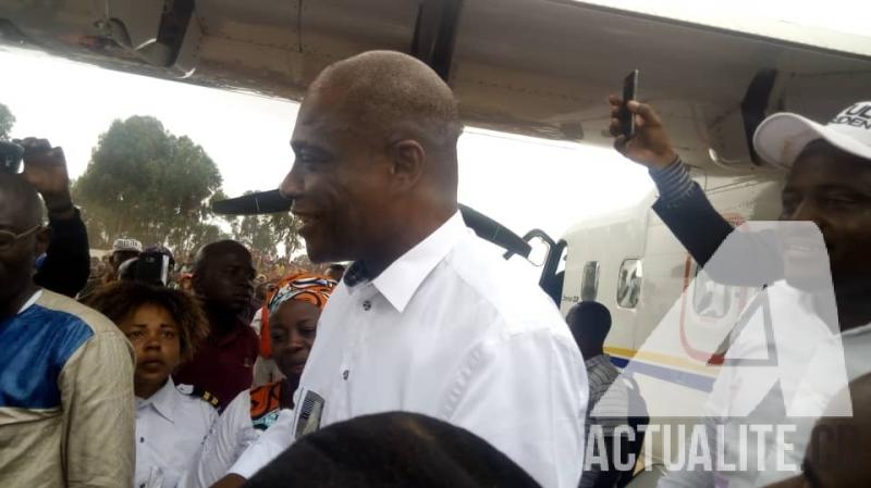 Arrivée de Martin Fayulu à l'aéroport de Rughenda à Butembo. Arrivée de Martin Fayulu à l'aéroport de Rughenda à Butembo.