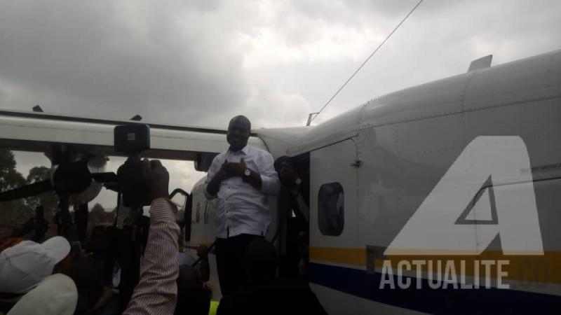 Arrivée de Martin Fayulu à l'aéroport de Rughenda à Butembo. Arrivée de Martin Fayulu à l'aéroport de Rughenda à Butembo.