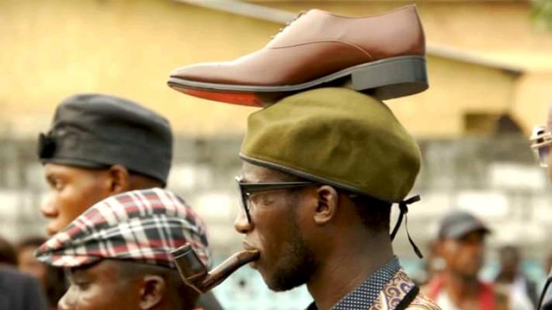 Kitendi Ktendi. Documentaire de Okoko Nyumbaiza