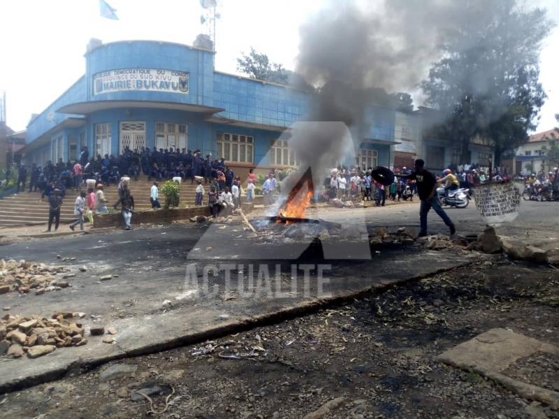 Manifestation des marchands de Kadutu à la mairie de Bukavu contre la spoliation de leur marché/pH Justin Mwamba ACTUALITE.CD Manifestation des marchands de Kadutu à la mairie de Bukavu contre la spoliation de leur marché/pH Justin Mwamba ACTUALITE.CD