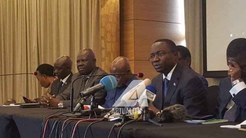 Le comité stratégique du FCC devant la presse à Kinshasa / Ph. Pascal Mulegwa / ACTUALITE.CD Le comité stratégique du FCC devant la presse à Kinshasa / Ph. Pascal Mulegwa / ACTUALITE.CD