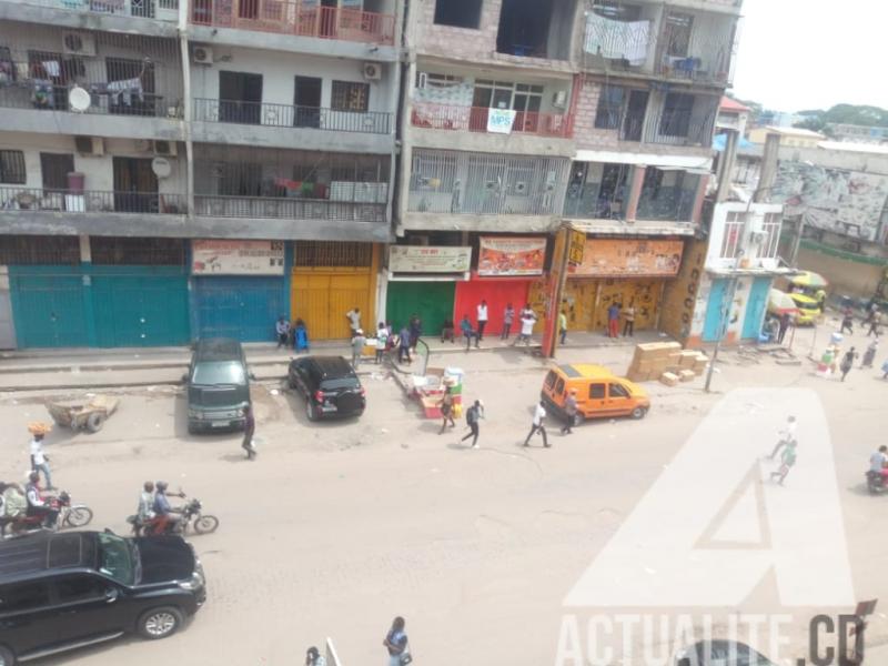 Les commerces des indo-pakistanais au Marché central de Kinshasa/Ph. Fonseca Mansianga Les commerces des indo-pakistanais au Marché central de Kinshasa/Ph. Fonseca Mansianga