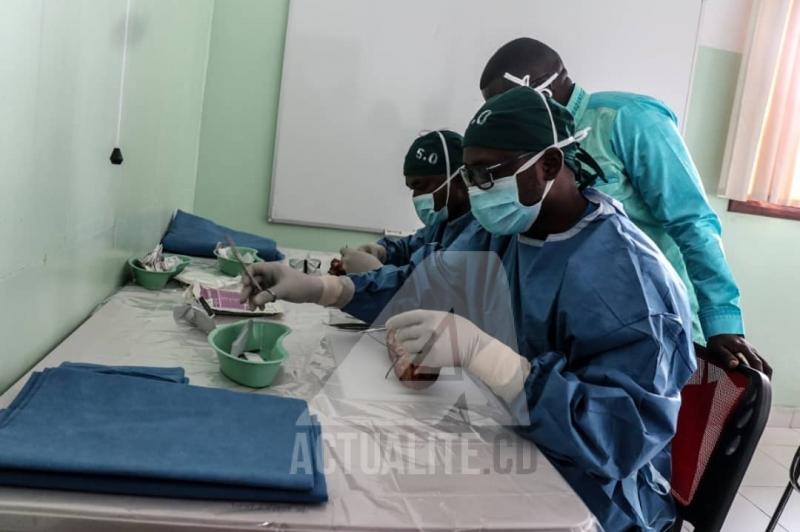 Un médecin en formation au centre Espoir à Heal Africa. Un médecin en formation au centre Espoir à Heal Africa.