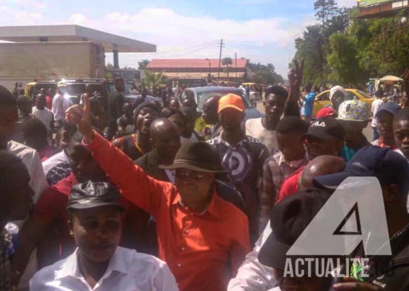 Jean Claude Muyambo (habillé en orange) lors d'une marche de soutien au président Félix Tshisekedi le 22 avril 2019 à Lubumbashi/Ph José Mukendi ACTUALITE.CD Jean Claude Muyambo (habillé en orange) lors d'une marche de soutien au président Félix Tshisekedi le 22 avril 2019 à Lubumbashi/Ph José Mukendi ACTUALITE.CD