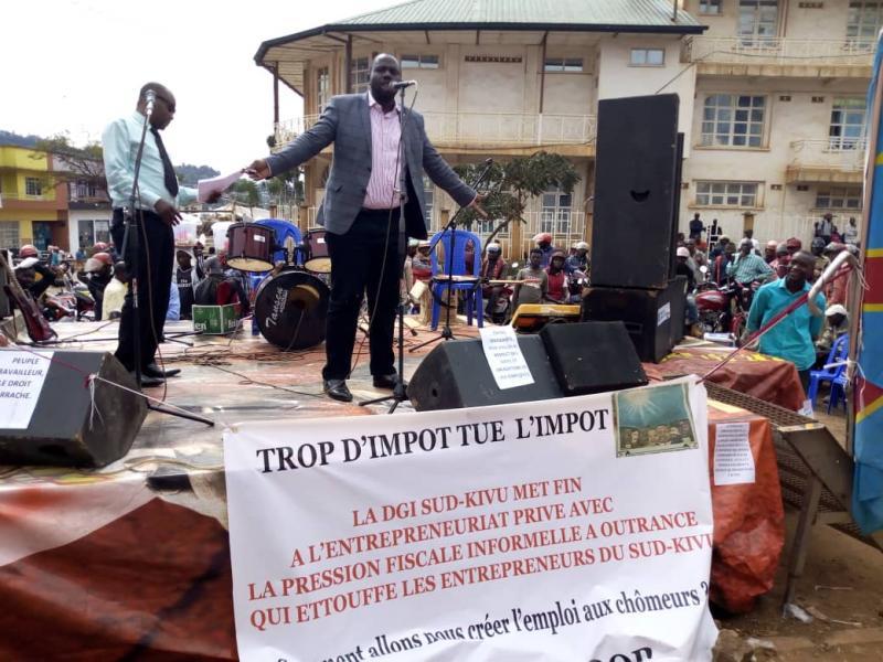 Tribune populaire à Bukavu / Ph. Justin Mwamba Tribune populaire à Bukavu / Ph. Justin Mwamba