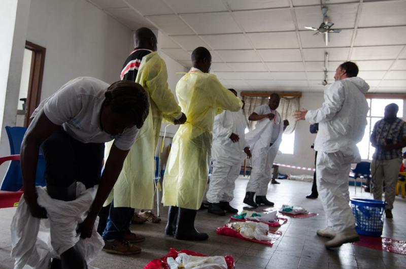 formation des agents Sanitaire contre Ebola ./Ph . droits tiers formation des agents Sanitaire contre Ebola ./Ph . droits tiers