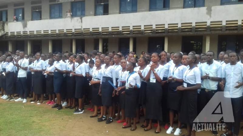 Les élèves finalistes le jour du début de la session hors-session de l'Examen d'Etat au centre Institut Monseigneur Lubaki au Kongo Central. Les élèves finalistes le jour du début de la session hors-session de l'Examen d'Etat au centre Institut Monseigneur Lubaki au Kongo Central.
