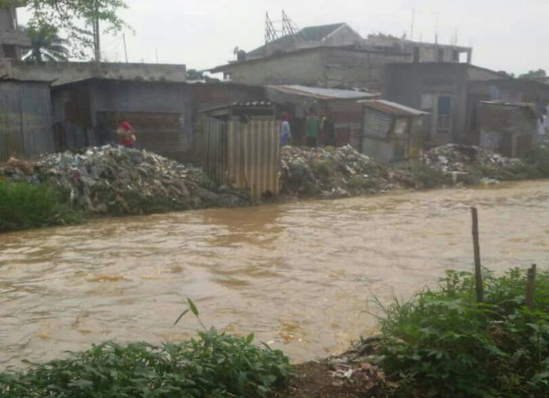 Des maisons construites au bord de la rivière Kalamu à Kinshasa/Ph ACTUALITE.CD Des maisons construites au bord de la rivière Kalamu à Kinshasa/Ph ACTUALITE.CD